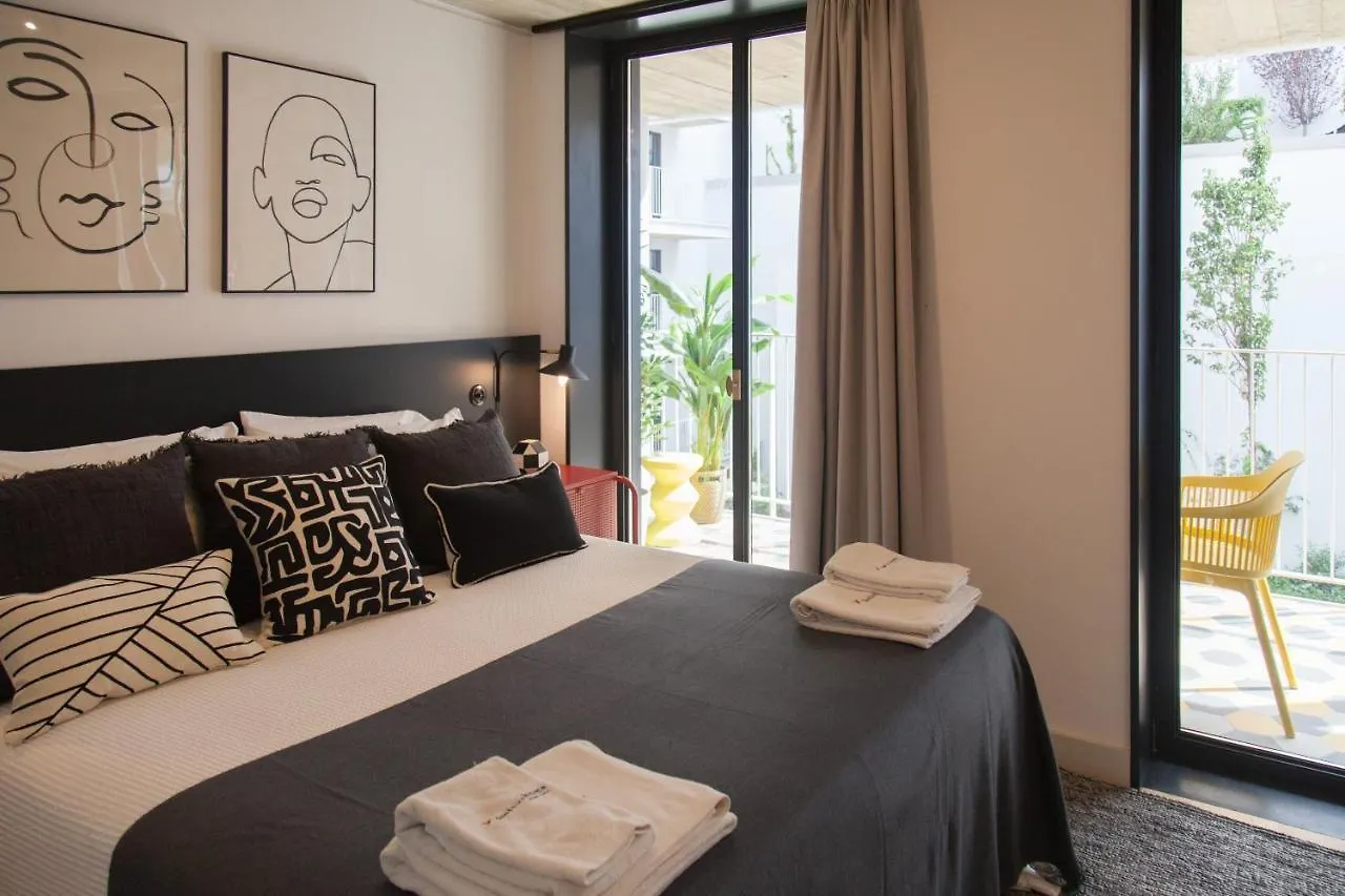 ליסבון Flh Intendente Elegant Mezzanine With Balcony